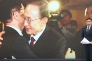 梦见经血李明博、朴槿惠给金文洙打气 鼓励其争取赢得韩国大选