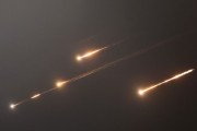 梦见经血伊朗以导弹齐射回应以色列的大规模袭击
